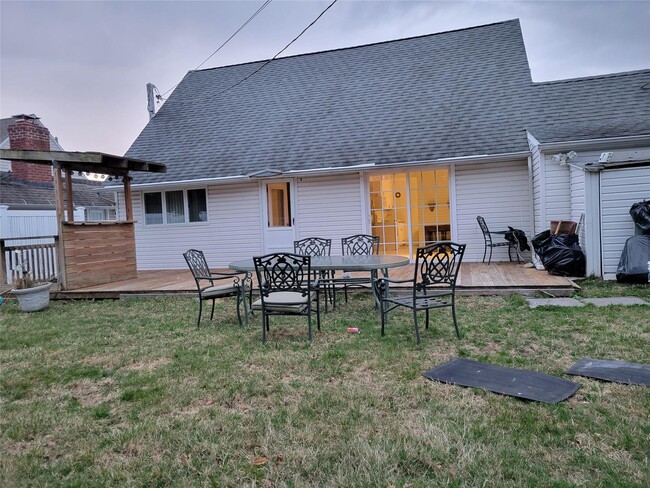 Building Photo - 93 Cherry Ln