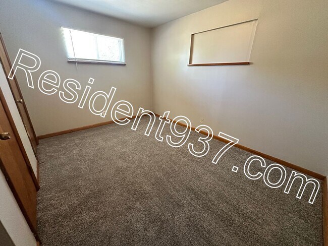 Building Photo - 3 Bed 1 bath home
