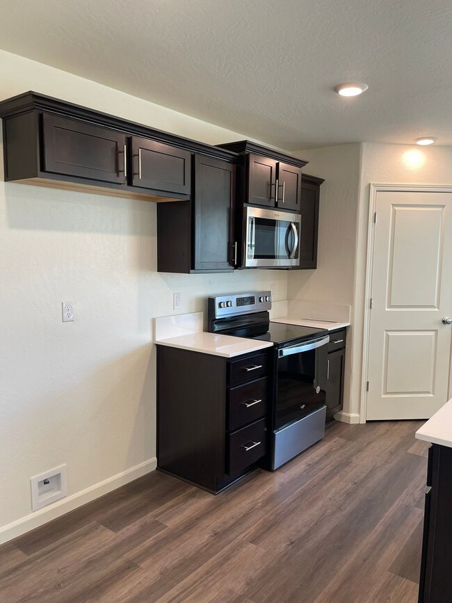 Building Photo - Beautiful New Home – Ready for Immediate M...