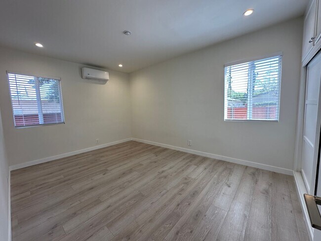 Building Photo - 7000 Glade Ave
