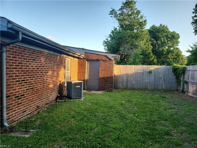 Building Photo - 6045 Bradford Dr