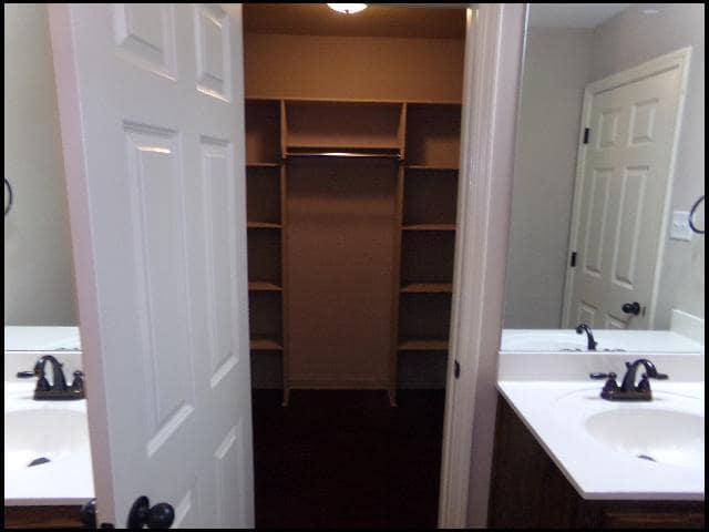 Building Photo - 2405 Canterbury Ln