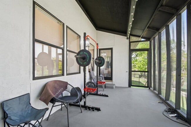 Building Photo - 730 Vanguard St