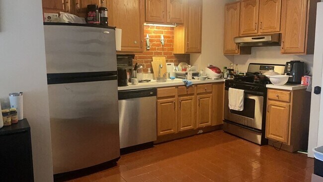 Primary Photo - 31 Bay State Rd