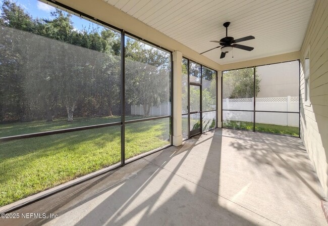 Building Photo - 129 Castlegate Ln