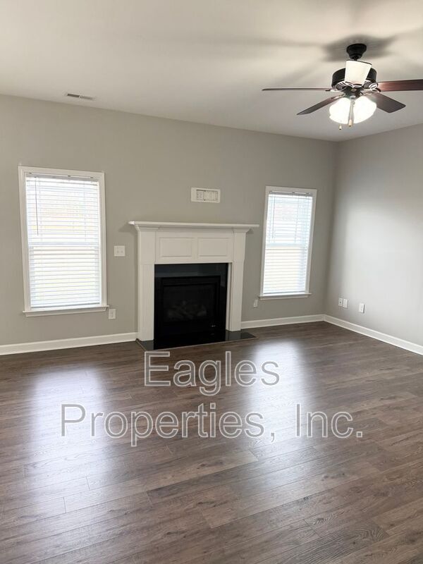 Building Photo - 209 Weeping Willow Dr