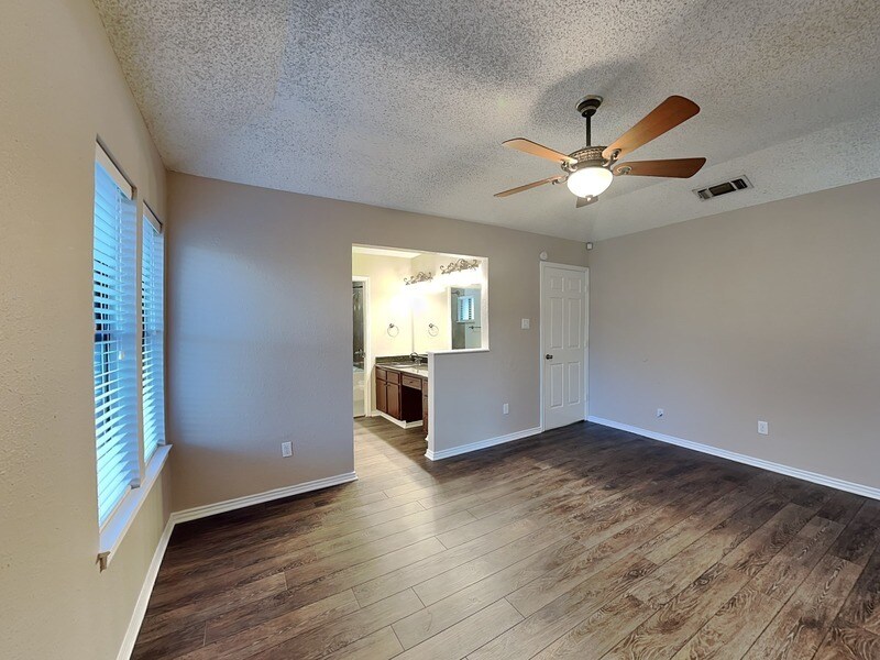 Building Photo - 445 Hillside Dr