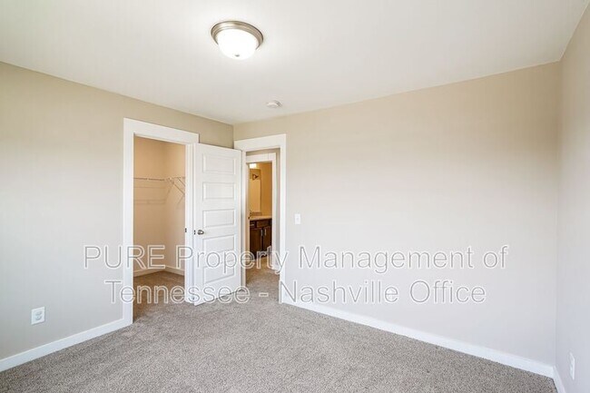 Building Photo - 105 Weller Ln