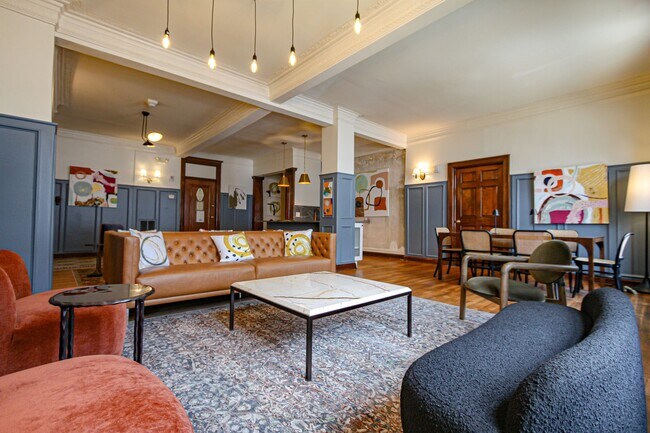Building Photo - Beautiful 2 Bedroom Renovated Apartment Wa...