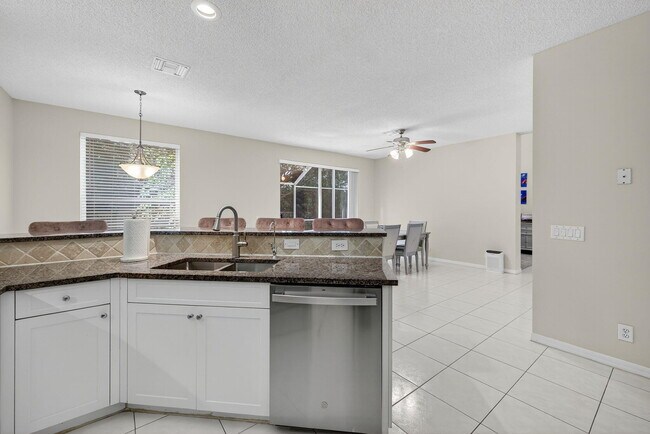 Building Photo - 6468 NW 78th Pl
