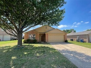 Building Photo - 1611 Columbia Dr
