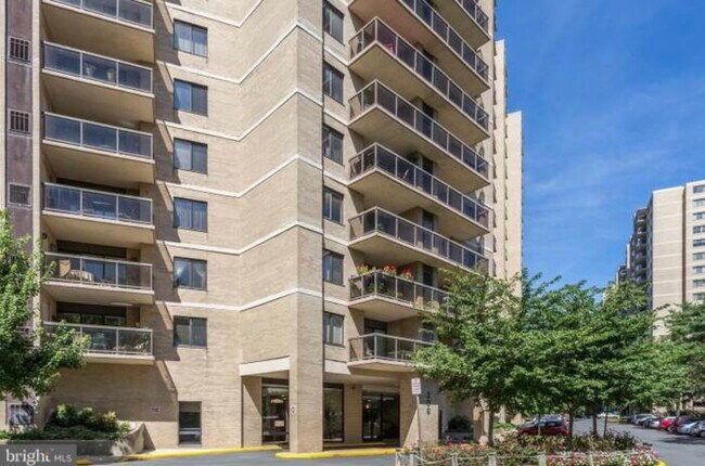 Building Photo - 309 Yoakum Pkwy