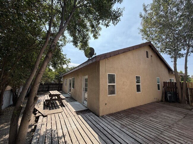 Building Photo - RV T 7216 Yates St Unit A