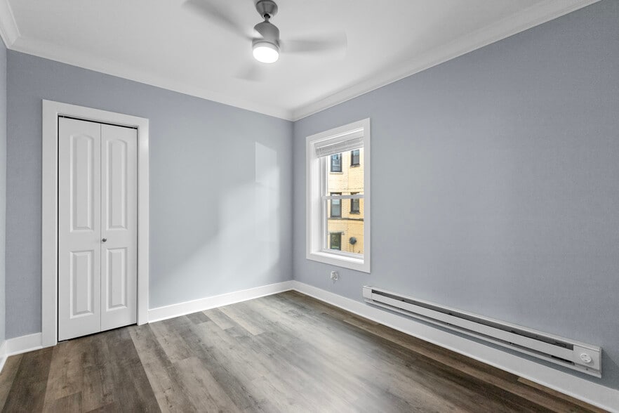 Building Photo - 3815 N Greenview Ave