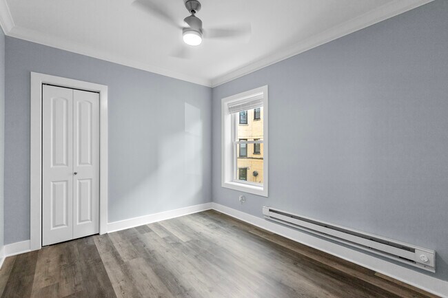 Building Photo - 3815 N Greenview Ave