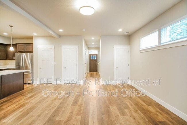 Building Photo - 1788 NE Gilbert Ln
