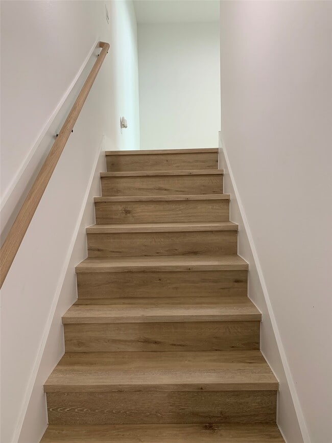 Building Photo - 9026 Scott St