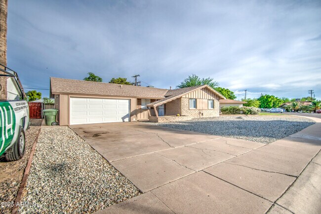 Building Photo - 7217 N 36th Ln