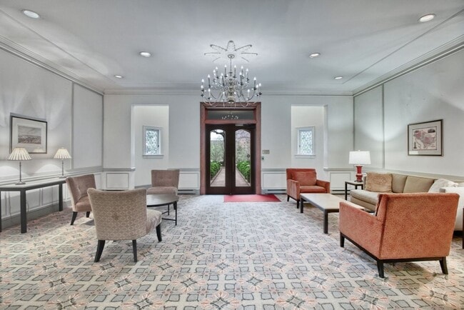 Building Photo - Spacious 1BR/1BA in Fabulous Cathedral Heights neighborhood!