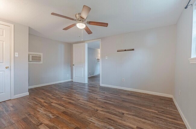 Building Photo - 4206 Walker St