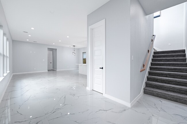 Building Photo - 90 Burress St