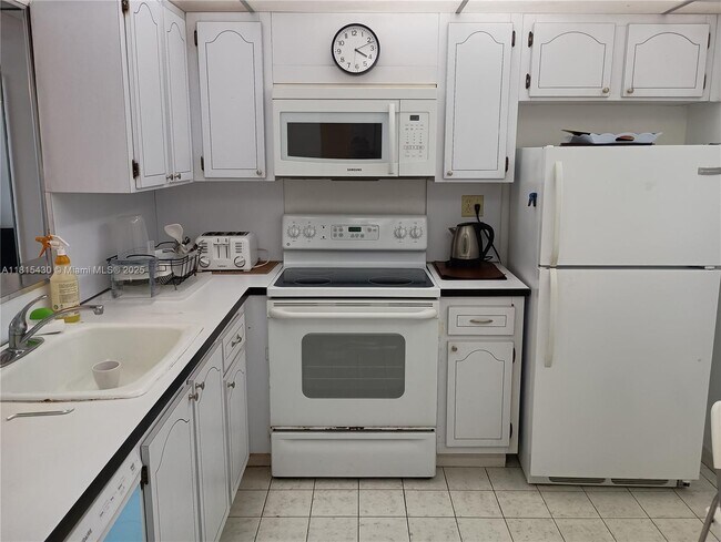 Building Photo - 3750 NE 170th St