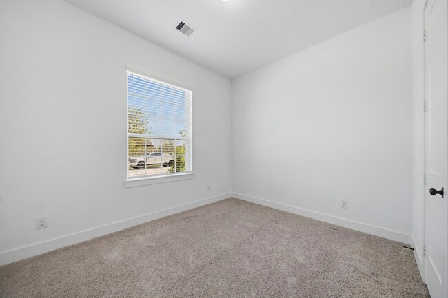 Building Photo - 7422 Netherfield Ln