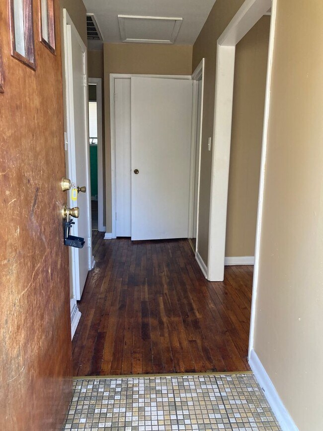 Building Photo - 3 bedroom 1 bath