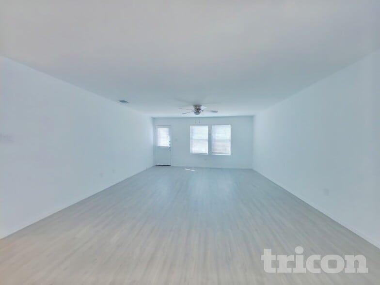 Building Photo - 5715 Vista Point