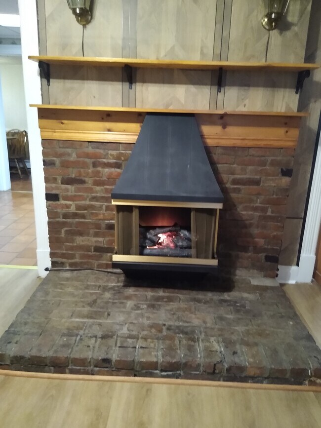 Building Photo - 47 Continental Ave