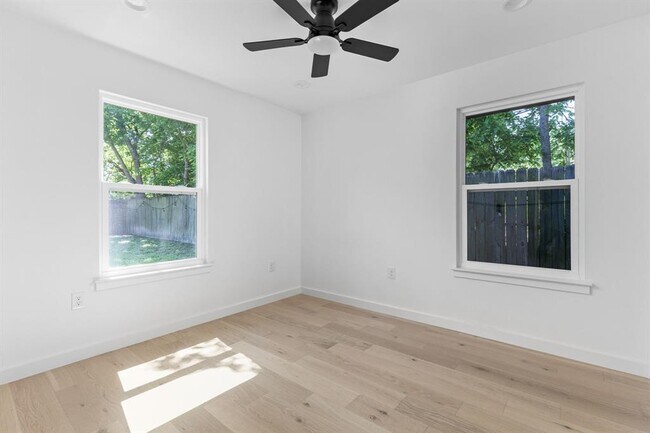 Building Photo - 5803 Blythewood Dr