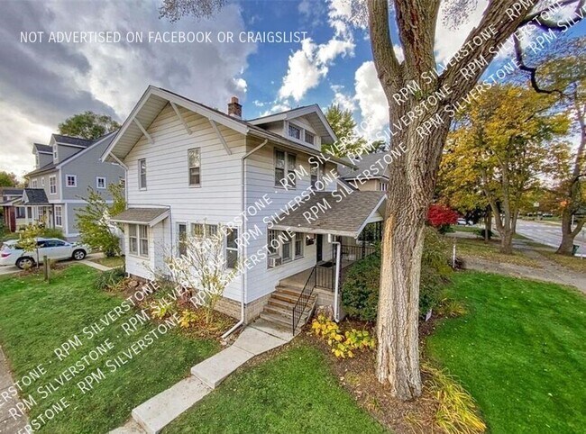 Building Photo - 203 Catalpa Dr