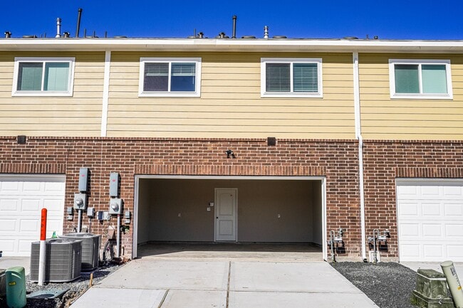 Building Photo - 15810 Perthshire Creek Dr
