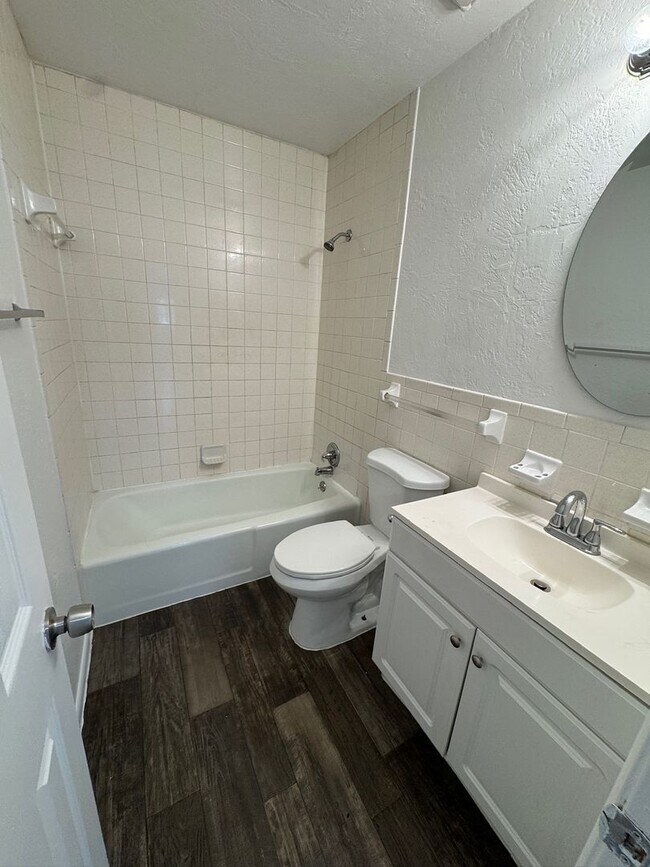 Building Photo - 1643 NE 70th St