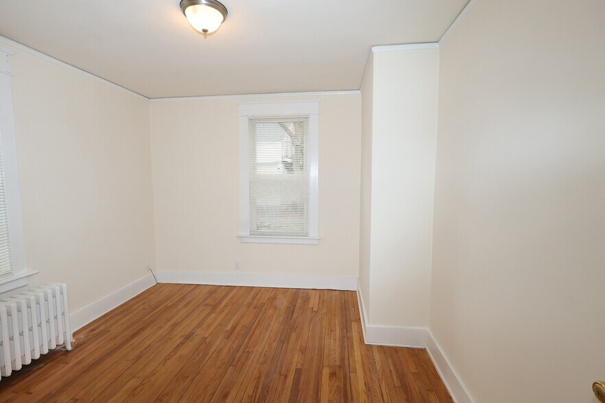 Building Photo - 146 Division St