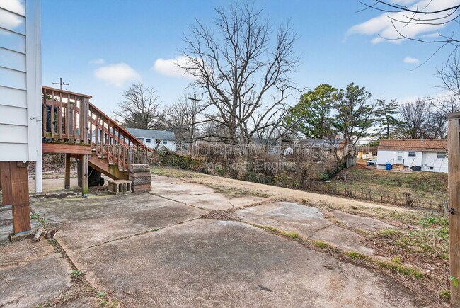 Building Photo - 437 Lancashire Rd