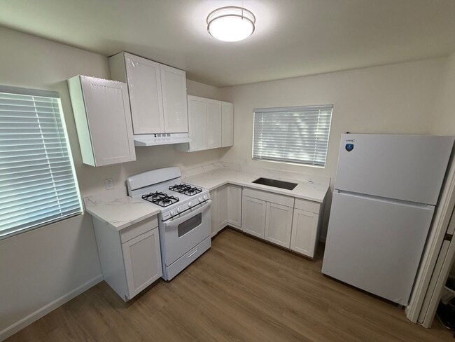 Building Photo - 501 Florinda St