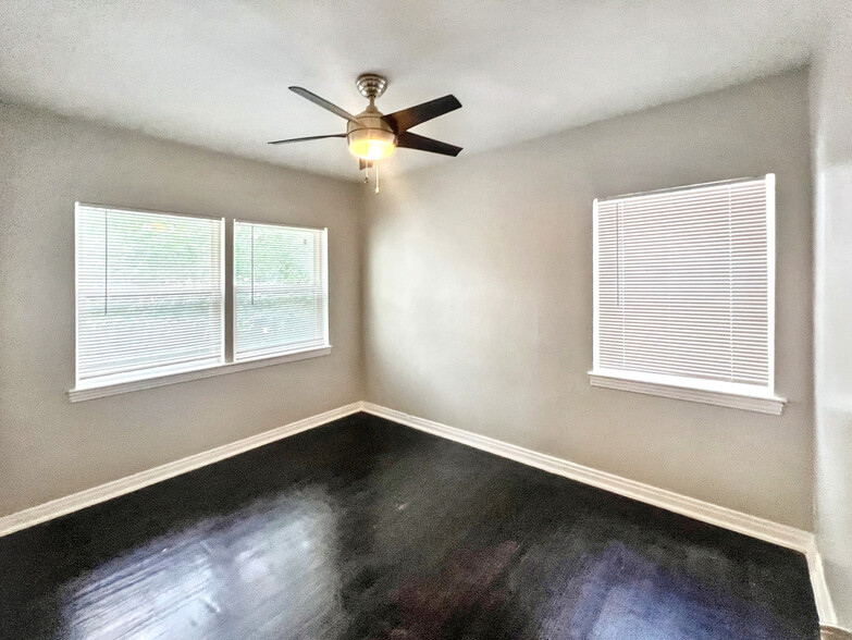 Building Photo - 4410 Atoka St