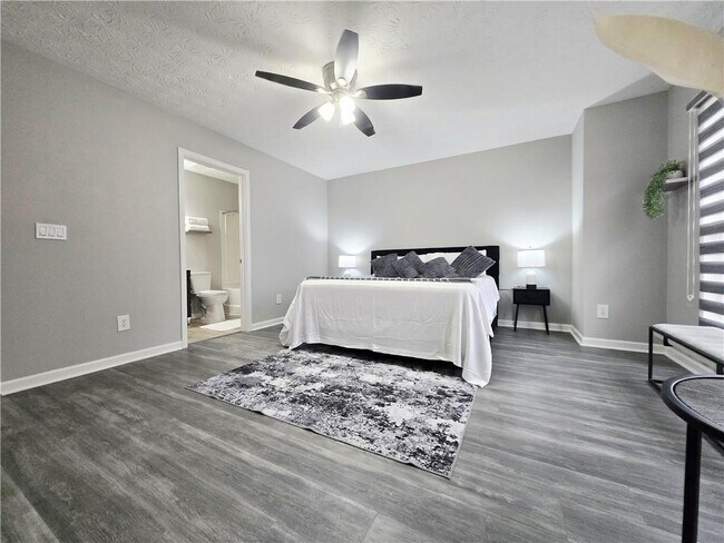 Building Photo - 2430 Piering Dr