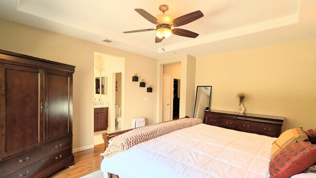 Building Photo - Beautiful Executive Rental in West Sacramento!