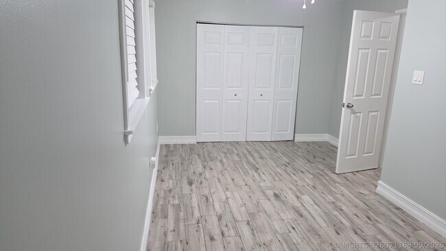 Building Photo - 3643 Betty Ann Ct W