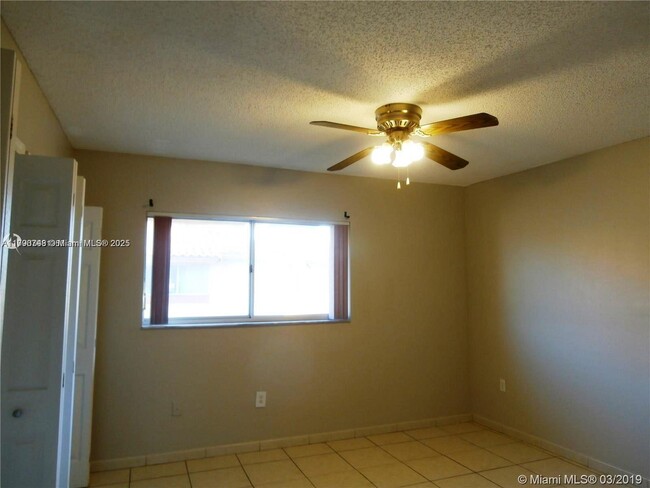 Building Photo - 950 SW 104th Ct
