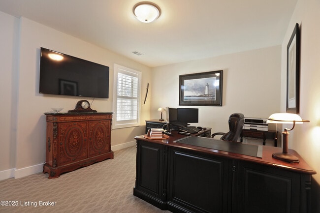 Building Photo - 14000 Glendower Dr