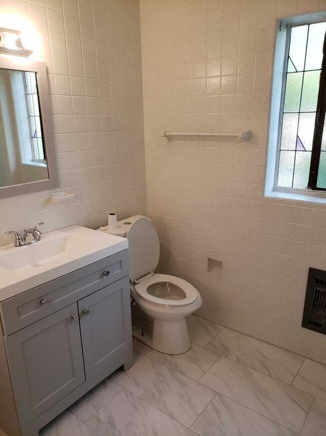 Building Photo - 18483 Greenlawn St