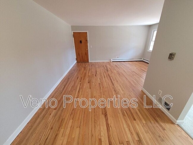 Building Photo - 9/11/13-13 Village Dr