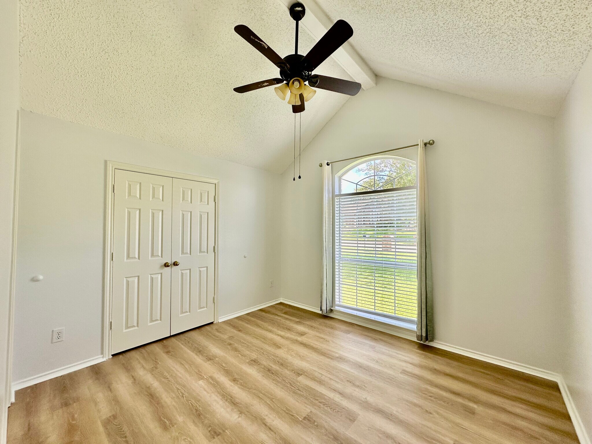 Building Photo - 1301 Royal Palm Ln