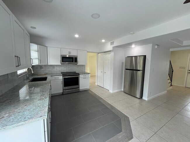 Building Photo - 5 Wisteria Dr