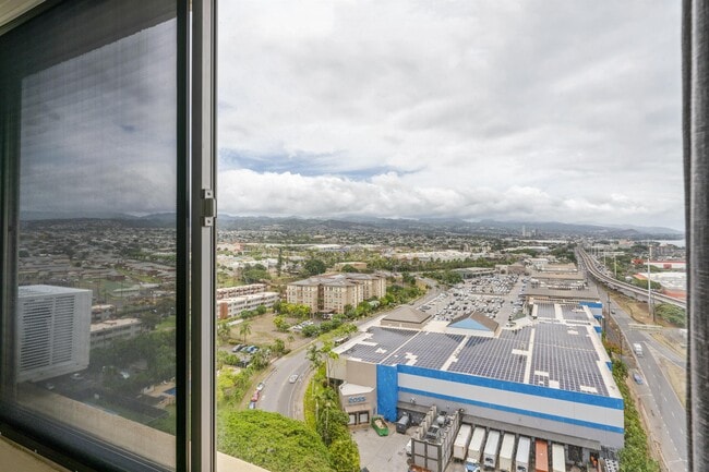 Building Photo - 1060 Kamehameha Hwy