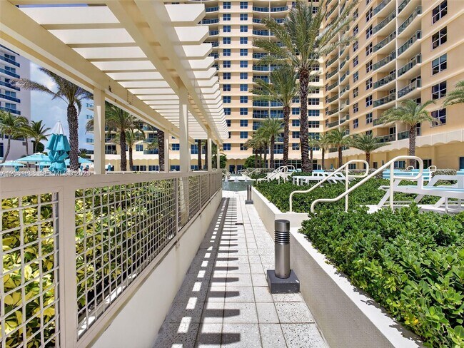 Building Photo - 2501 S Ocean Dr