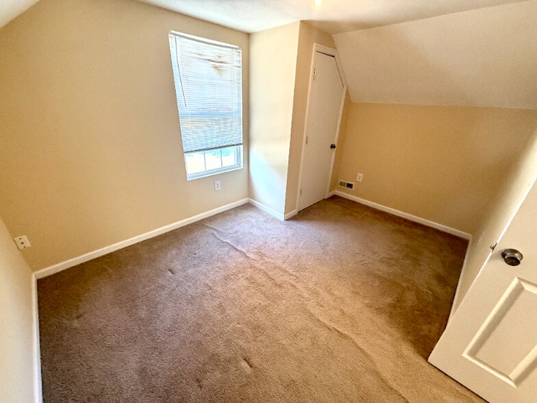 Building Photo - 3602 E 5th St